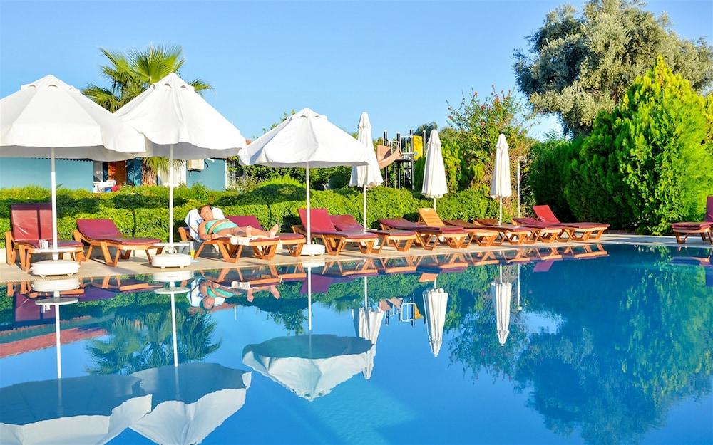 Altinkum Bungalows Side Exterior photo