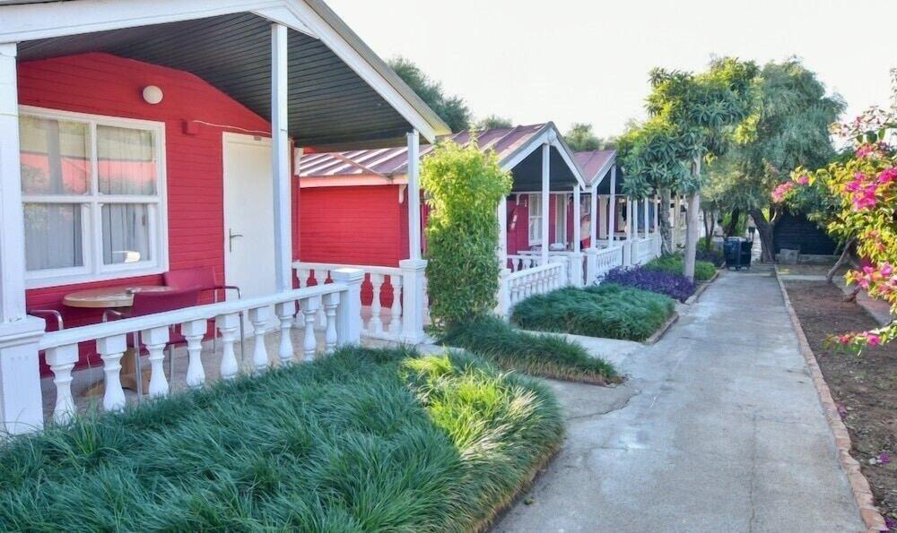 Altinkum Bungalows Side Exterior photo